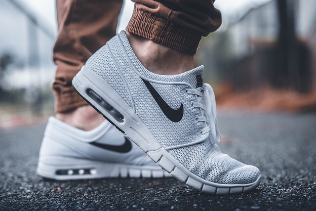 Van voetsporen tot voetafdrukken: een ontdekkingstocht door de wereld van sneakers